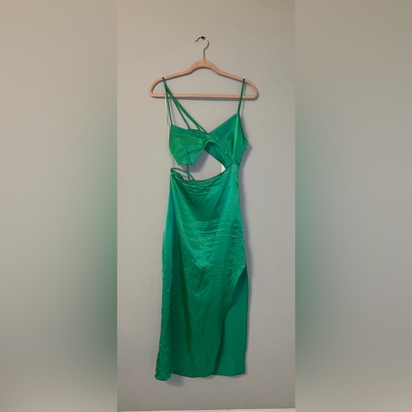 Zara Dresses & Skirts - Satin green dress